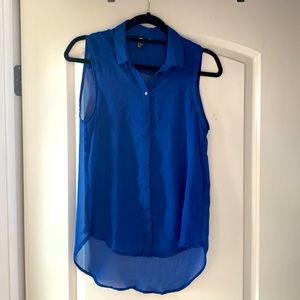 Sleeveless button down top